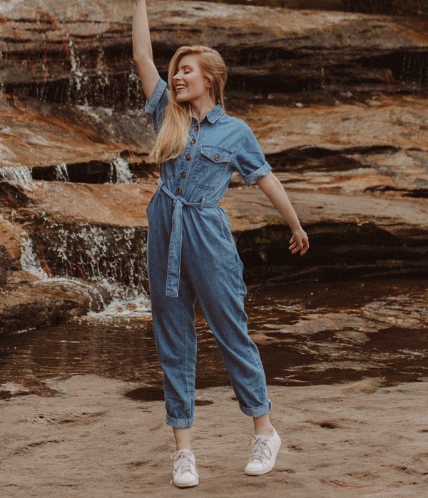 How to choose the right type of jumpsuit for a formal event?